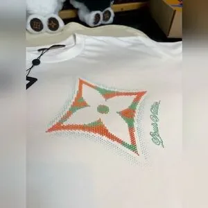 【LOUIS VUITTON】ルイヴィトン LV 3DフラワーT Louis Vuitton Monogram Flower 3D Gradient Print T-shirt